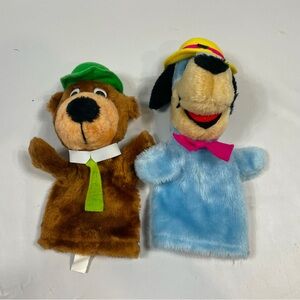 Vintage Yogi bear and Huckleberry hound dog 1980 Plush Hand Puppets hanna barber